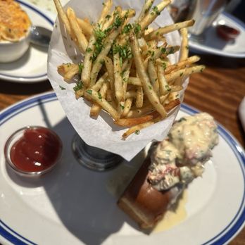 Hudson House - Skinny fries were fried perfectly - Cocktail Bars Near Me - Houston, Texas