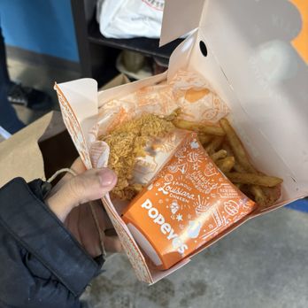 Popeyes Louisiana Kitchen - Real funny, 1 tender when I ordered 3 is insane.. Thanks for the extreme long wait and effort - Chicken Wings Near Me - Warren, Michigan Popeyes Louisiana Kitchen - Real funny, 1 tender when I ordered 3 is insane.. Thanks for the extreme long wait and effort - Chicken Wings Near Me - Warren, Michigan