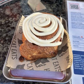 Happy Cat Eats - Cinnamon roll - Burgers Near Me - Santa Barbara, California