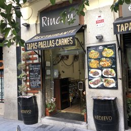 Nice place on Calle Cava De San Miguel. A few outdoor tables which are pleasant on a good weather day.