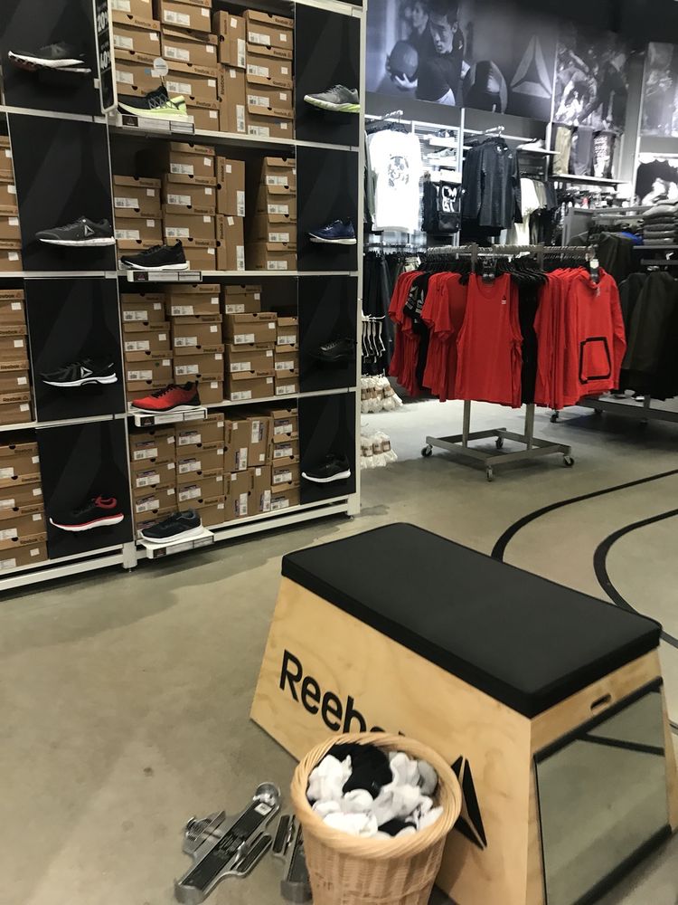 new balance store vaughan mills
