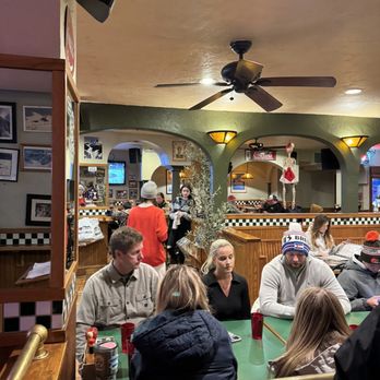Pazzo's Pizzeria - people sitting at a table - Italian Near Me - Vail, Colorado