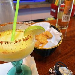 Las Margaritas - Mango margarita (100% agave) with chips