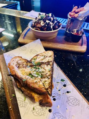 Night Shift Brewing Kitchen & Tap by null