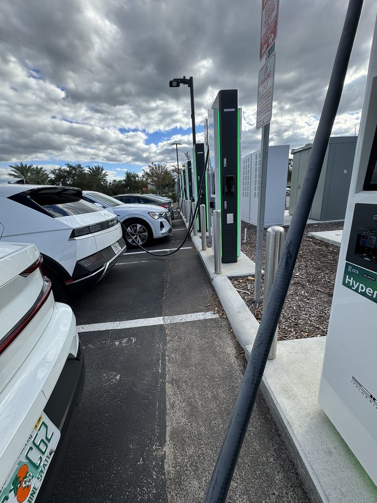 ELECTRIFY AMERICA 8200 Vineland Ave, Orlando, Florida EV Charging