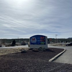 Peak View Market & Shell Gas Station