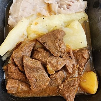 Country Pit Bbq - Carne guisada con yuca e malanga Lila. - Puerto Rican Near Me - San Juan, Puerto Rico Country Pit Bbq - Carne guisada con yuca e malanga Lila. - Puerto Rican Near Me - San Juan, Puerto Rico