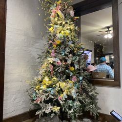 R Place - Easter tree