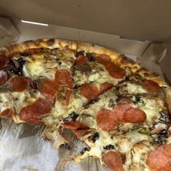 Joey's Pizza - Great " looking " pizza but crust was super doughy