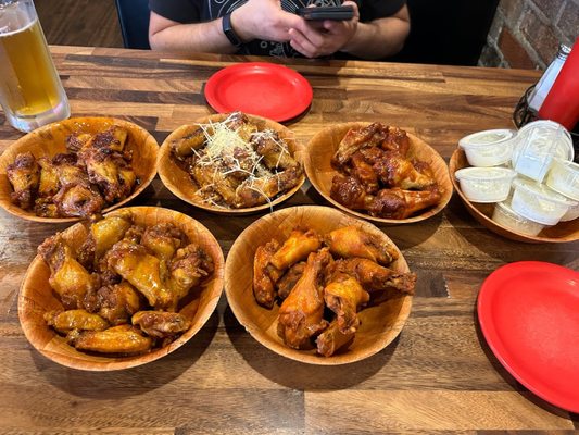 Duff's Famous Wings by null