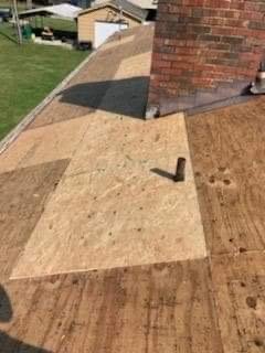 Roberts Roofing Logo