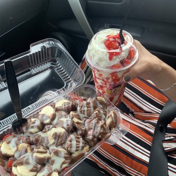 La Michoacána - Mini Pancakes and strawberry Fresas Con Crema Medium - Ice Cream & Frozen Yogurt Near Me - Kenner, Louisiana