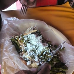 Antojitos Mexicanos Williams - Huarache de asada con queso