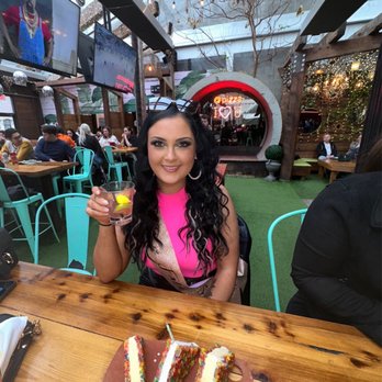 Paradise Park - Pizza Near Me - Chicago, Illinois