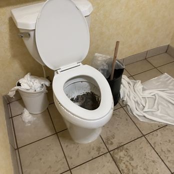 Hampton Inn & Suites San Clemente - Nasty bathroom - Hotels Near Me - San Clemente, California Hampton Inn & Suites San Clemente - Nasty bathroom - Hotels Near Me - San Clemente, California