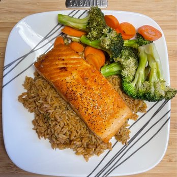 Texas Roadhouse - Salmon with wild rice and veggies - Barbeque Near Me - Tracy, California Texas Roadhouse - Salmon with wild rice and veggies - Barbeque Near Me - Tracy, California