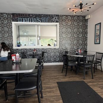 Mama's Boy - Dining area view - Southern Near Me - Athens, Georgia