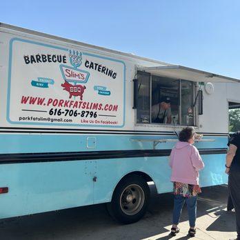 Porkfat Slim's - people ordering food from a food truck - Food Trucks Near Me Porkfat Slim's - people ordering food from a food truck - Food Trucks Near Me