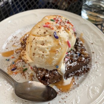 Rockin Fish - Brownie sundae - Gastropubs Near Me - Northport, New York Rockin Fish - Brownie sundae - Gastropubs Near Me - Northport, New York