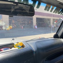 Nobody in there yet they can't help for HOURS. WTH discount? Let's hire some help!!!!
