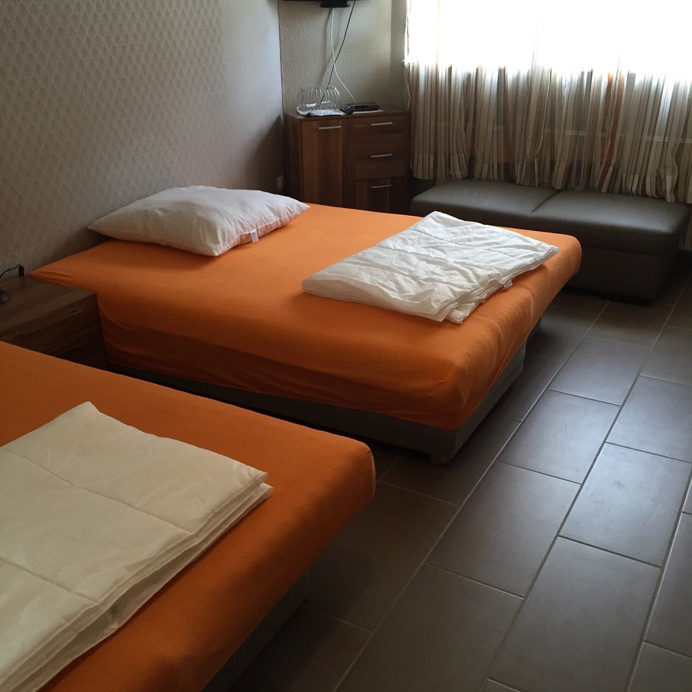 Grundauerhof Ferienwohnung - Bedroom - Vacation Rentals Near Me - Gründau, HE