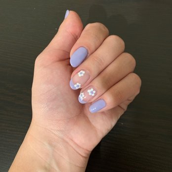 Lux Sf2 - Gel nails with flower design - Nail Salons Near Me - San Francisco, California
