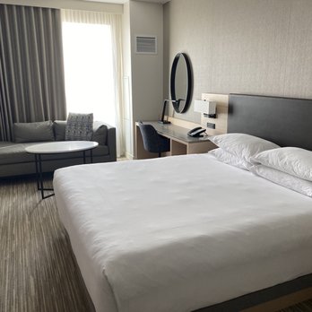 Hyatt Regency Seattle - King room high floor - Hotels Near Me - Seattle, Washington Hyatt Regency Seattle - King room high floor - Hotels Near Me - Seattle, Washington
