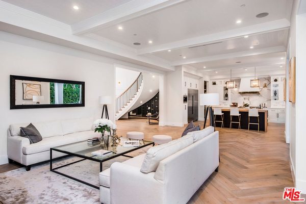 7 Star Remodeling Logo