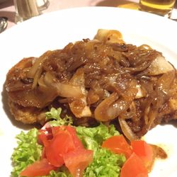 Beim Wastl - Pan baked schnitzel buried with unions