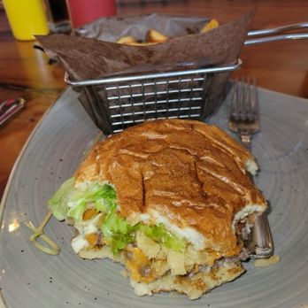 Perfect Landing Bar & Grill - Really enjoyed my smash burger - Canadian (New) Near Me - Orillia, Ontario