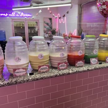 La Mini Birrieria - Jugos - Fresa horchata, horchata, banana horchata, Nuez horchata, strawberry lemonade, pepino limon, pina, jamaica - Tacos Near Me - Sacramento, California