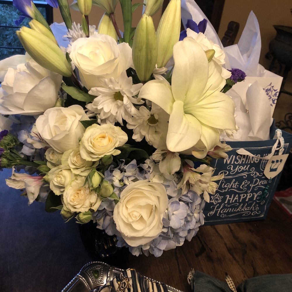 Abbey's Flowers garden - Beautiful Hanukkah bouquet! - Florists Near Me - Tarzana, California Abbey's Flowers garden - Beautiful Hanukkah bouquet! - Florists Near Me - Tarzana, California