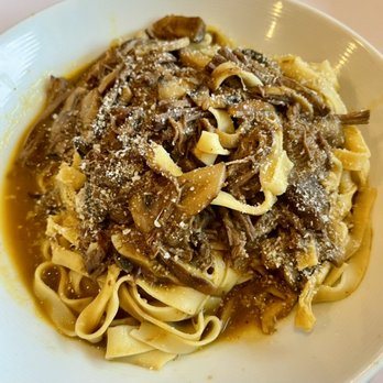 Ristorante Venere - Special: short ribs with fettuccini and sauce - Pizza Near Me - Westbury, New York Ristorante Venere - Special: short ribs with fettuccini and sauce - Pizza Near Me - Westbury, New York