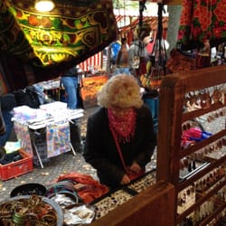 Trödelmarkt Marheinekeplatz - Alles bunt und schrill