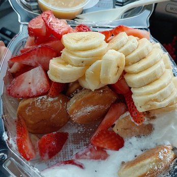Mrs.Sweetpancakes - Strawberry banana bowl - Pancakes Near Me - Compton , California