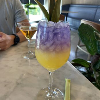 et al. - Pineapple Regina - Breakfast & Brunch Near Me - Honolulu, Hawaii