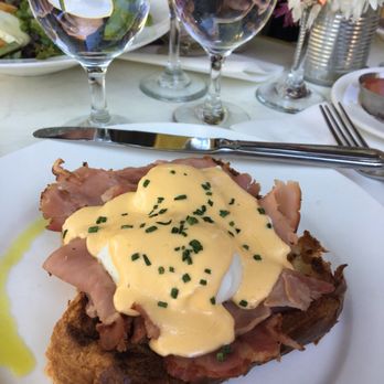 Vintage - Classic eggs Benedict. The smash browns are AMAZING - Breakfast & Brunch Near Me - Vail, Colorado