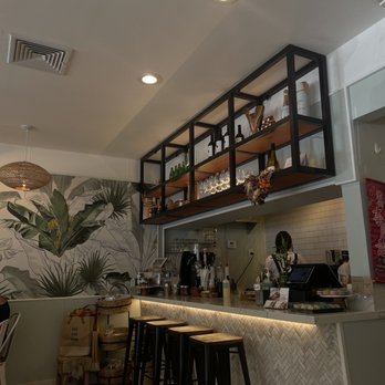 Fig & Ginger - inside - Breakfast & Brunch Near Me - Honolulu, Hawaii Fig & Ginger - inside - Breakfast & Brunch Near Me - Honolulu, Hawaii