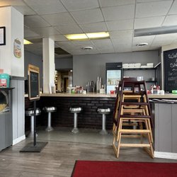 Shirley's - Bar seating