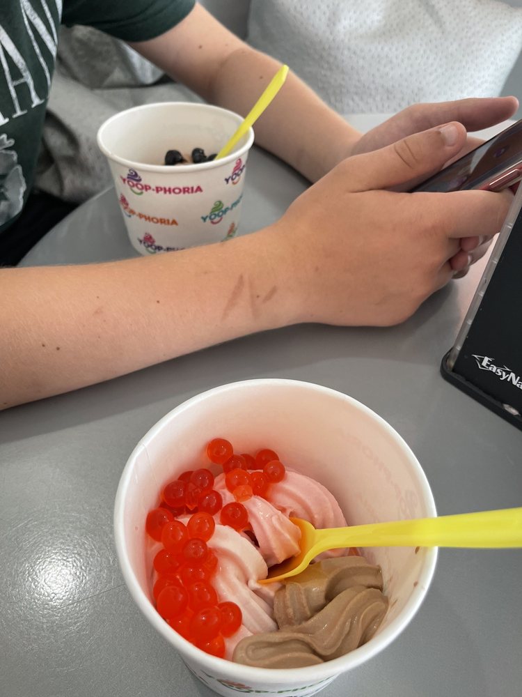 YOOPPHORIA Updated July 2024 36 Photos & 27 Reviews 156 W