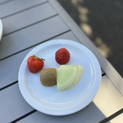Ocean Beach Roasters & Bistro - Fruit plate. $1 per piece... Lol. Literally $5.