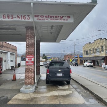 Rodney's Auto Serivce - Weaverville is a mountain town that has become a suburb of Asheville. But Rodney's still carries that small mountain town charm. - Auto Repair Near Me - Weaverville, North Carolina Rodney's Auto Serivce - Weaverville is a mountain town that has become a suburb of Asheville. But Rodney's still carries that small mountain town charm. - Auto Repair Near Me - Weaverville, North Carolina