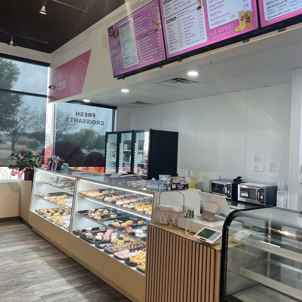 La Diva Donuts - Shop front - Donuts Near Me - Lewisville, Texas