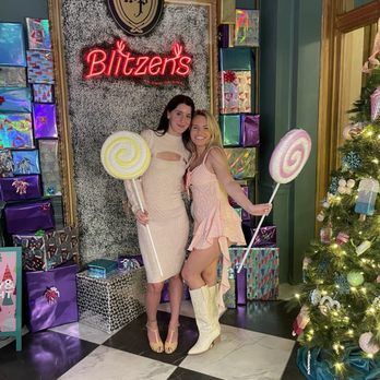 Omni William Penn Hotel - Blitzens Christmas pop up bar - Hotels Near Me - Pittsburgh, Pennsylvania Omni William Penn Hotel - Blitzens Christmas pop up bar - Hotels Near Me - Pittsburgh, Pennsylvania