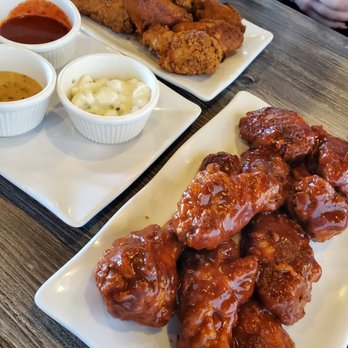 Pizza Twist - Hickory wings and oven baked wings with 3 sauces. So good! - Pizza Near Me - Reno, Nevada