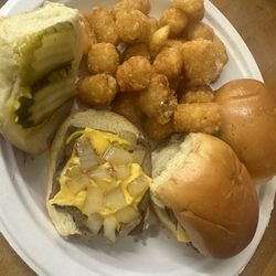 Jessie's Little Market & Deli - Mini burgers & tater tots