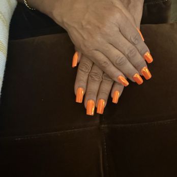 Daisy Nails - Chrome nails - Nail Salons Near Me - Lancaster, California