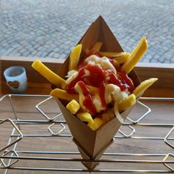 GRILLBAR - Pommes Spezi.in Spitztüte