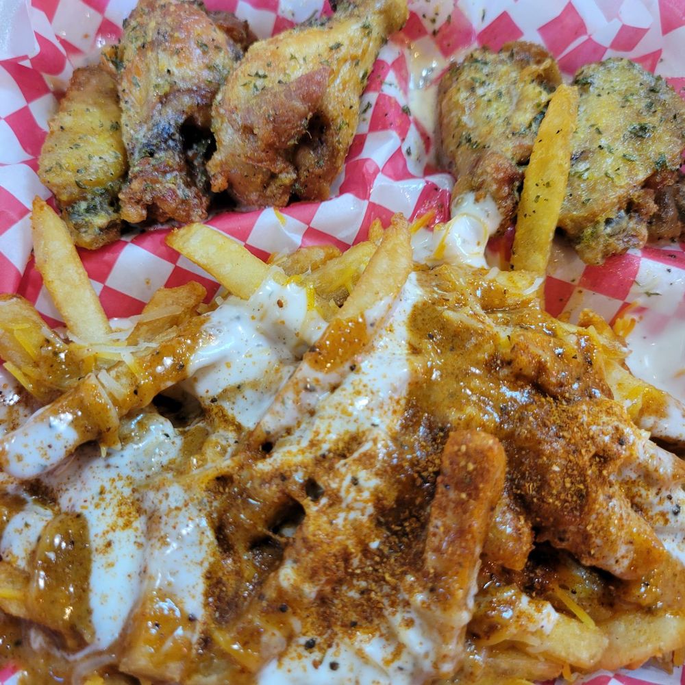 (6) Wingz with Chicken Cajun Ranch Fries (6) Wingz with Chicken Cajun Ranch Fries
