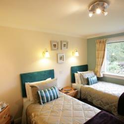 Distant Hills Guest House - Typical twin ensuite bedroom